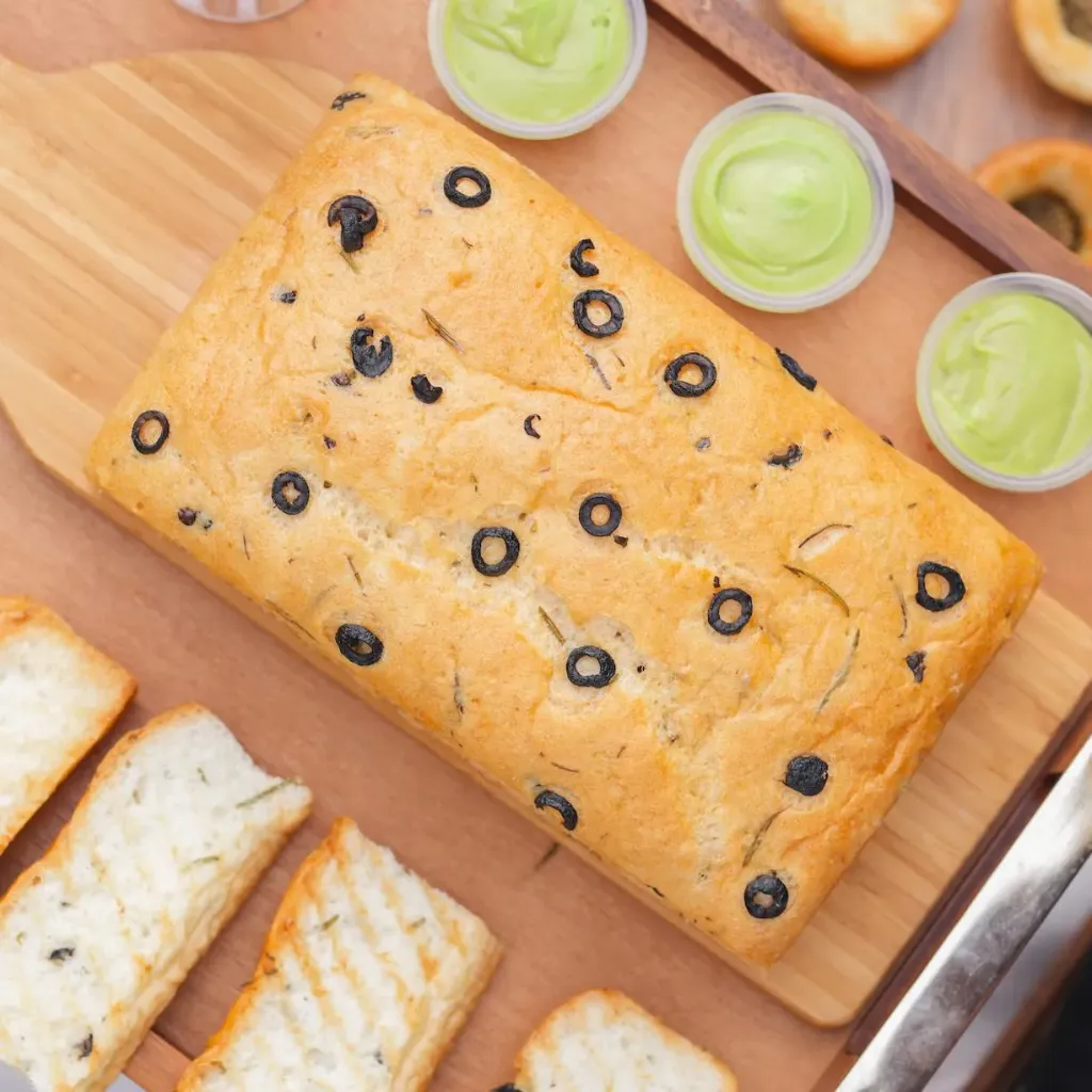 [BR11] focaccia loaf with avo dip
