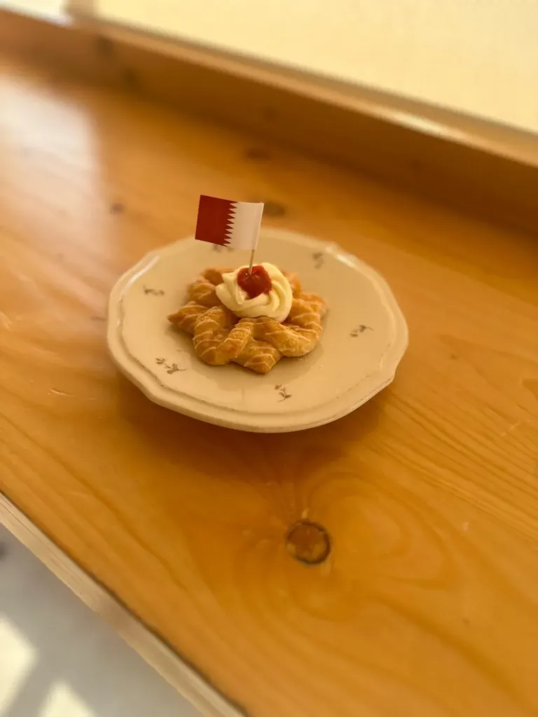 [DE16] cream cheese and strawberry jam