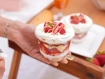 [DE29] strawberry trifle